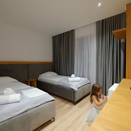 Vola Hotel 4*