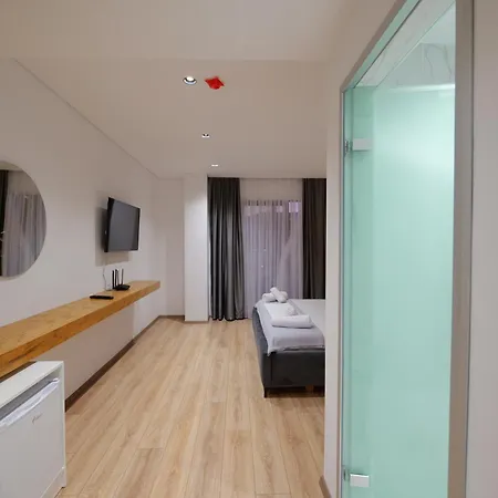 فندق Vola 4*