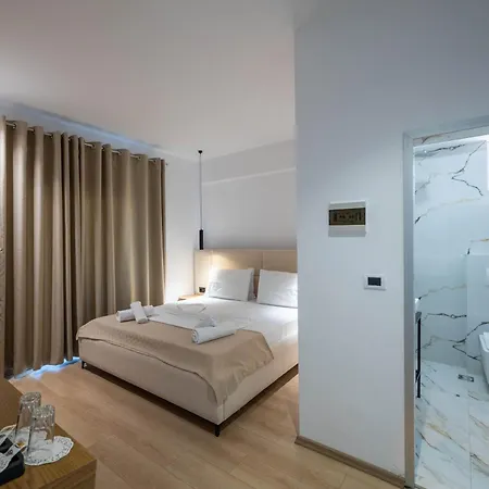 فندق Vola 4*